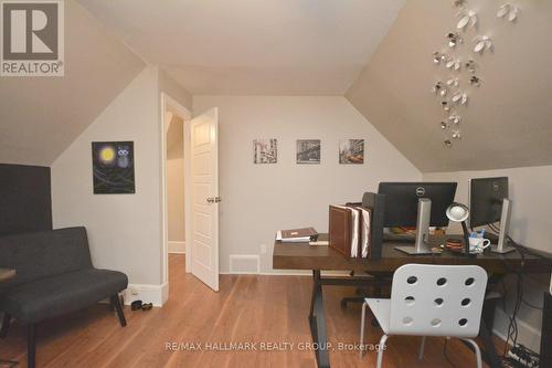 Apt 2 - 2nd level / Bedroom 1 - 212 Flora Street, Ottawa, ON - Indoor Photo Showing Other Room