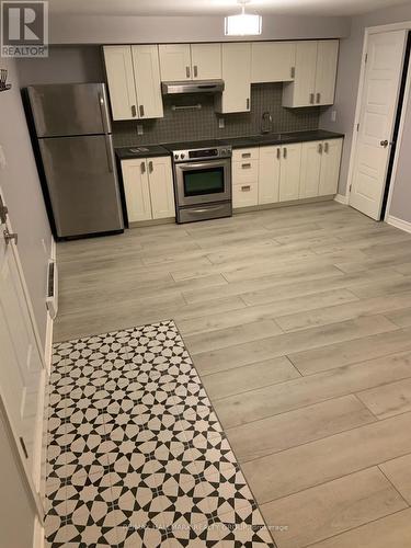 Apt  3 - Lower level / Kitchen - 212 Flora Street, Ottawa, ON - Indoor Photo Showing Kitchen