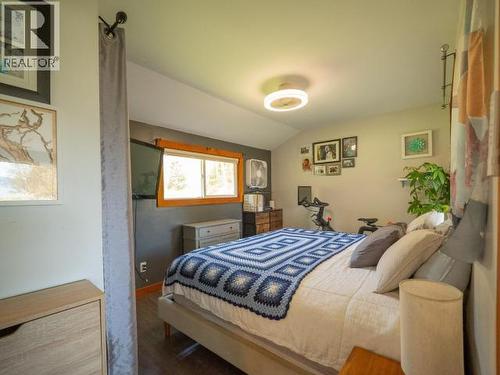 1819 Roberts Road, Powell River, BC - Indoor Photo Showing Bedroom