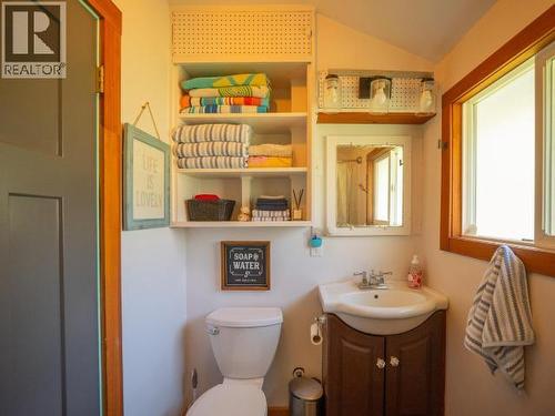 1819 Roberts Road, Powell River, BC - Indoor Photo Showing Bathroom