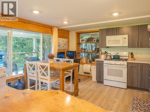 1819 Roberts Road, Powell River, BC - Indoor Photo Showing Kitchen