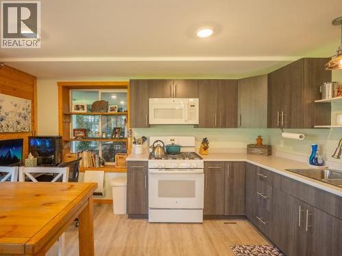 1819 Roberts Road, Powell River, BC - Indoor Photo Showing Kitchen
