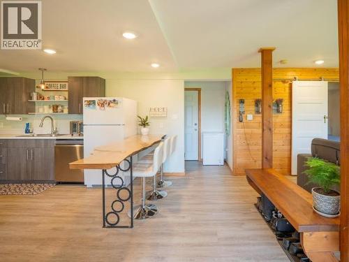 1819 Roberts Road, Powell River, BC - Indoor Photo Showing Kitchen