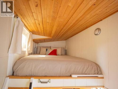 1819 Roberts Road, Powell River, BC - Indoor Photo Showing Bedroom