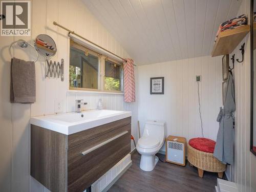 1819 Roberts Road, Powell River, BC - Indoor Photo Showing Bathroom