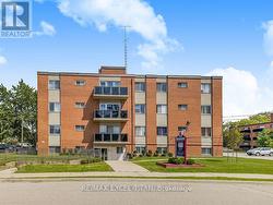 102 - 165 COLBORNE AVENUE Richmond Hill, ON L4C 2K2