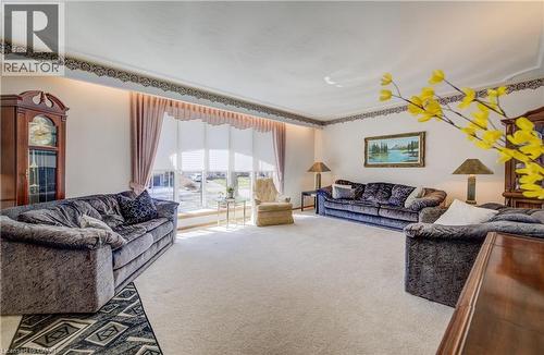 564 Glen Manor Boulevard, Waterloo, ON - Indoor Photo Showing Living Room