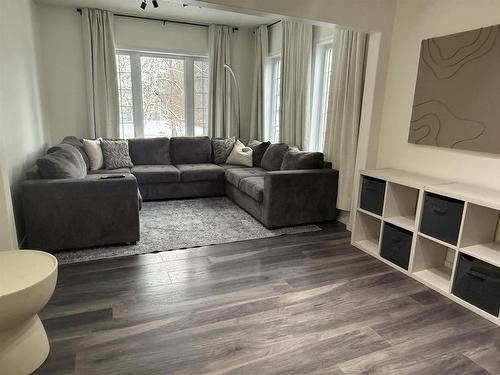 2031 Murphy Ave, Thunder Bay, ON - Indoor Photo Showing Living Room