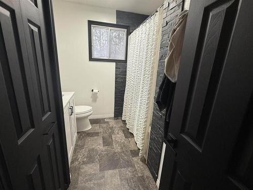 2031 Murphy Ave, Thunder Bay, ON - Indoor Photo Showing Bathroom