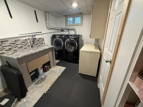 2031 Murphy Ave, Thunder Bay, ON - Indoor Photo Showing Laundry Room