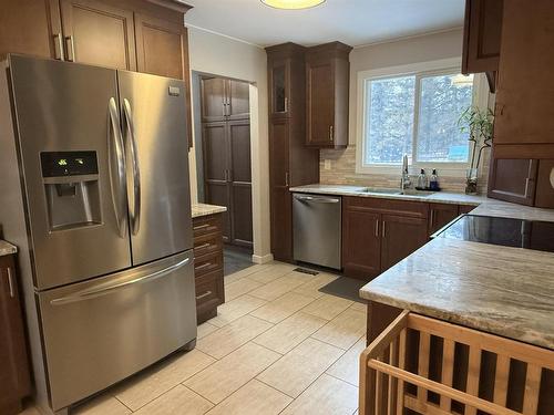 2031 Murphy Ave, Thunder Bay, ON - Indoor Photo Showing Kitchen