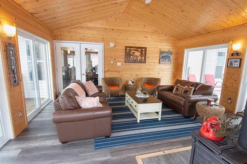 50 Awanipark Dr, Pinawa, MB 