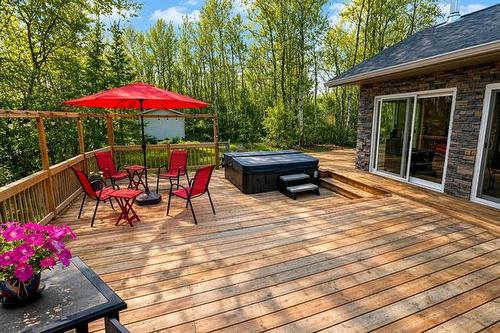 50 Awanipark Dr, Pinawa, MB 