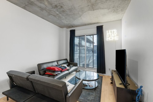 Salon - 1707-60 Rue De L'Éclipse, Brossard, QC - Indoor