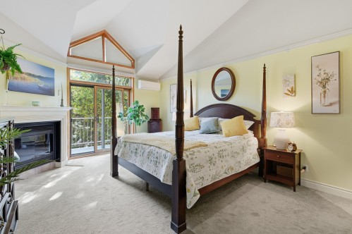 Master Bedroom - 215-778 Rue Principale, Saint-Sauveur, QC - Indoor Photo Showing Bedroom