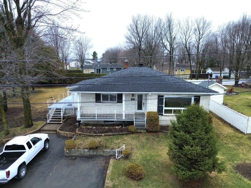 120 Route du Canton  Brownsburg-Chatham, QC J8G 1Z2