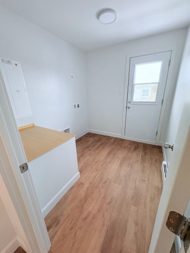 Salle de lavage - 7935 Rue Bonnier, Montréal (Lasalle), QC - Indoor Photo Showing Other Room