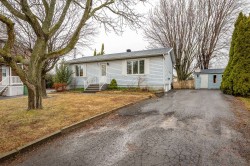 239 Rue Cardinal  Saint-Jean-Sur-Richelieu, QC J3B 4A5