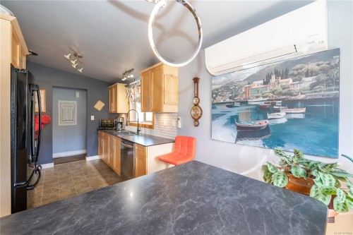 1804 Richardson St, Victoria, BC - Indoor Photo Showing Kitchen