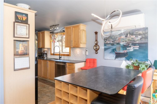 1804 Richardson St, Victoria, BC - Indoor
