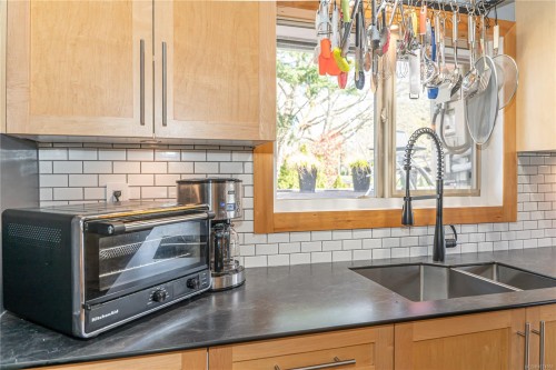 1804 Richardson St, Victoria, BC - Indoor Photo Showing Kitchen With Double Sink