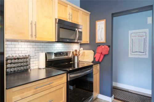 1804 Richardson St, Victoria, BC - Indoor Photo Showing Kitchen