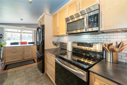 1804 Richardson St, Victoria, BC - Indoor Photo Showing Kitchen