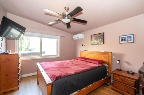 1804 Richardson St, Victoria, BC - Indoor Photo Showing Bedroom