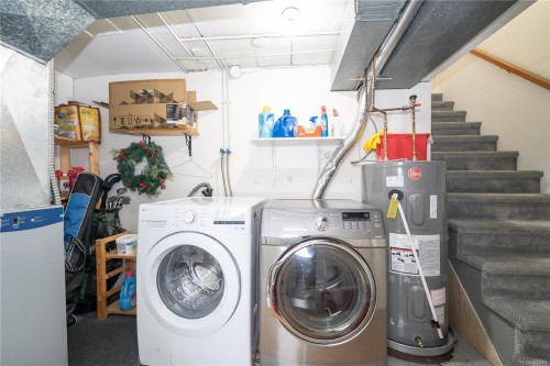1804 Richardson St, Victoria, BC - Indoor Photo Showing Laundry Room