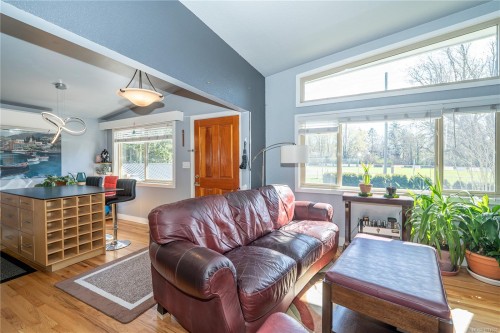 1804 Richardson St, Victoria, BC - Indoor Photo Showing Living Room
