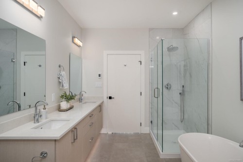 2284 Malaview Ave, Sidney, BC - Indoor Photo Showing Bathroom