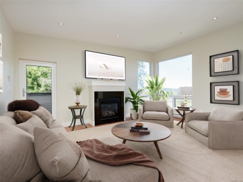 302-6981 East Saanich Rd  Central Saanich, BC V8Z 5Z2