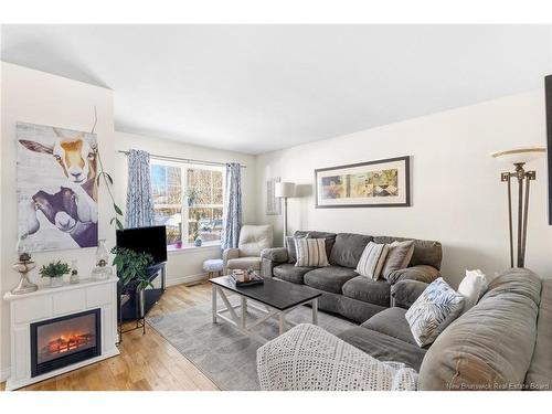 25 Westbrook Lane, Fredericton, NB 