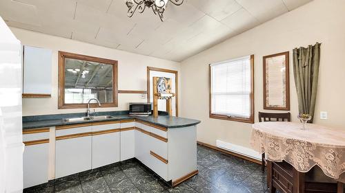 3782 River Drive, Blue River, BC - Indoor