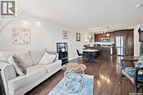 331 121 Willowgrove Crescent, Saskatoon, SK - Indoor Photo Showing Living Room