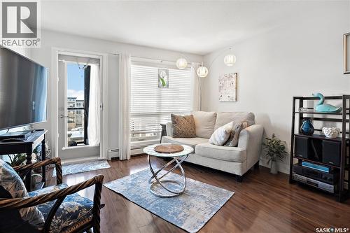 331 121 Willowgrove Crescent, Saskatoon, SK - Indoor Photo Showing Living Room