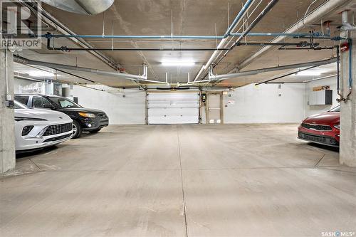 331 121 Willowgrove Crescent, Saskatoon, SK - Indoor Photo Showing Garage