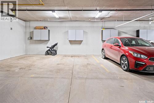 331 121 Willowgrove Crescent, Saskatoon, SK - Indoor Photo Showing Garage