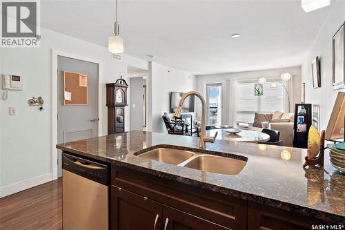 331 121 Willowgrove Crescent, Saskatoon, SK - Indoor Photo Showing Kitchen With Double Sink