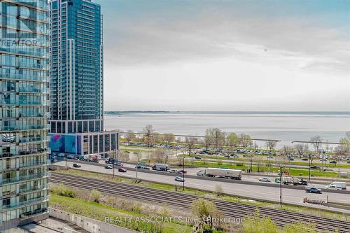 813 - 105 THE QUEENSWAY WAY  Toronto, ON M6S 5B5