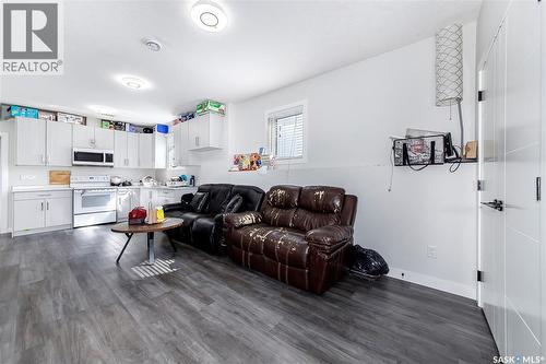 123 Mcarthur Lane, Saskatoon, SK - Indoor Photo Showing Kitchen