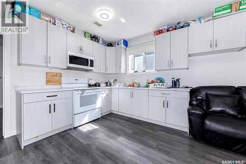 123 Mcarthur Lane, Saskatoon, SK - Indoor Photo Showing Kitchen
