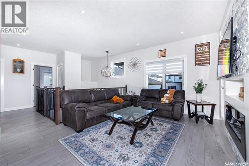 123 Mcarthur Lane, Saskatoon, SK - Indoor Photo Showing Living Room