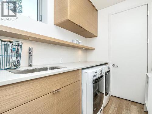 2924 Malaspina Promenade, Savary Island, BC - Indoor Photo Showing Laundry Room