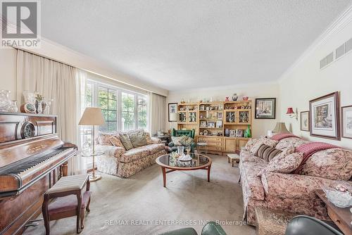 2739 Embleton Road, Brampton, ON - Indoor Photo Showing Living Room