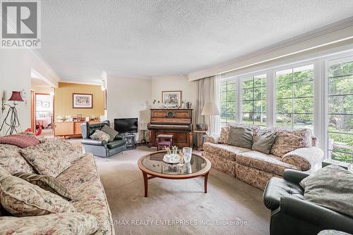 2739 Embleton Road, Brampton, ON - Indoor Photo Showing Living Room