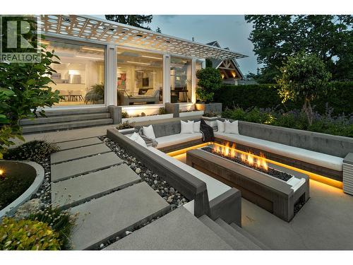 4110 Lakeshore Road, Kelowna, BC - Outdoor