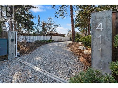 4110 Lakeshore Road, Kelowna, BC - Outdoor