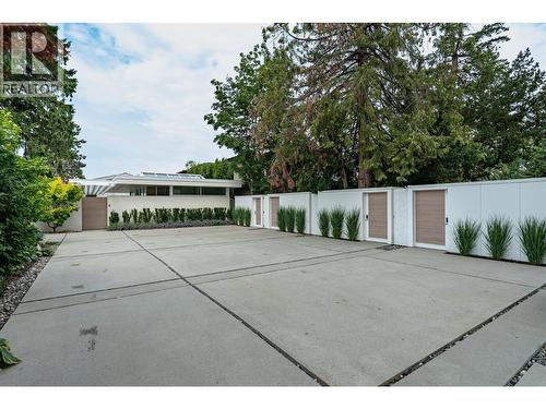4 storage lockers - 4110 Lakeshore Road, Kelowna, BC - Outdoor