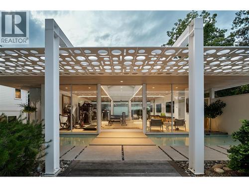 4110 Lakeshore Road, Kelowna, BC - Outdoor